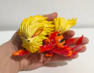 Figura Pokémon Arcanine con llamas