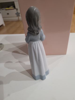 Figura NAO niña con perro porcelana