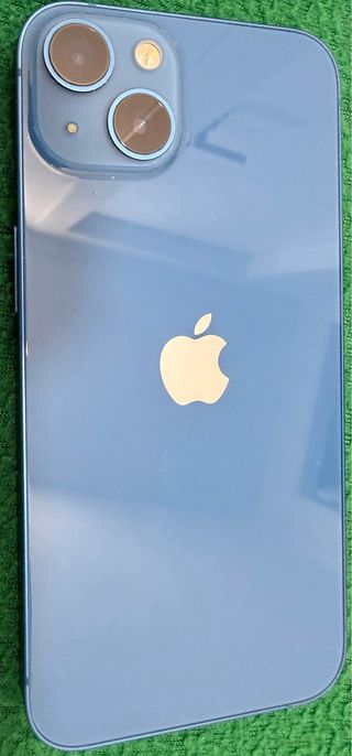 iPhone 13 Azul con todos sus extras