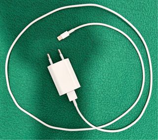 iPhone 13 Azul con todos sus extras