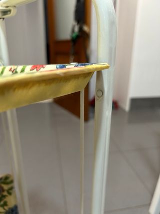 Camarera con ruedas y estampado floral