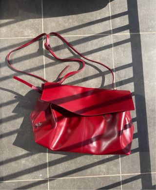 Bolso de piel rojo Kachorovska