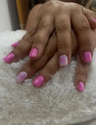 Uñas Semipermanentes Gel y Pedicura