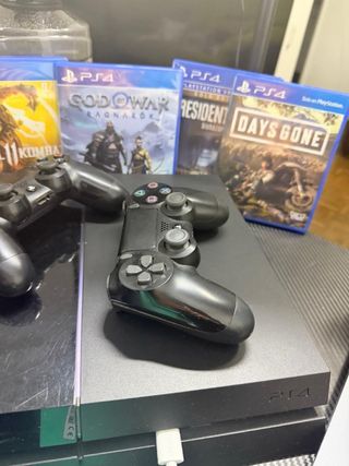 PS4 (PlayStation 4) Negra + 3 Juegos