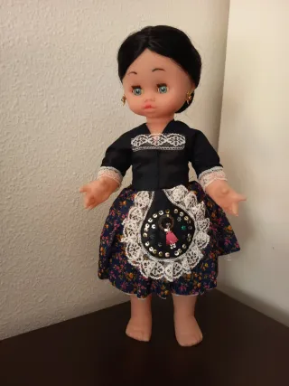 Muñeca regional vestida