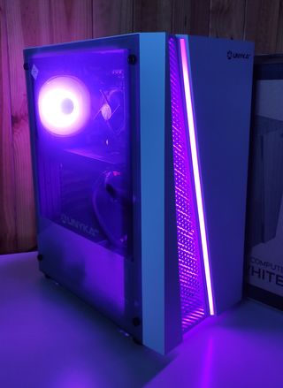 Caja PC UNYKA Blanca con RGB