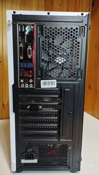 Caja PC UNYKA Blanca con RGB