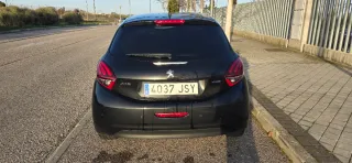 Peugeot 208 2016