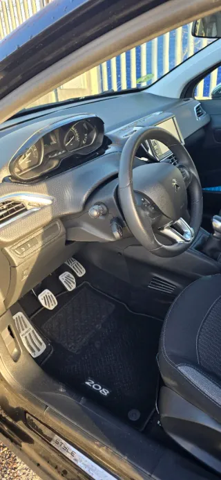 Peugeot 208 2016