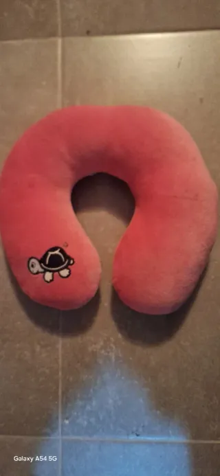 Cojín de cuello infantil rosa con tortuga