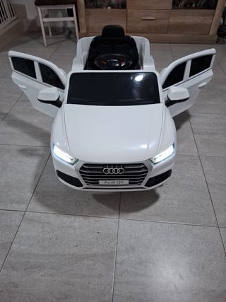 Coche eléctrico Audi Q5 blanco