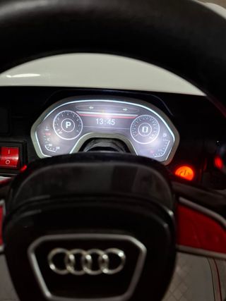 Coche eléctrico Audi Q5 blanco