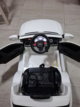 Coche eléctrico Audi Q5 blanco