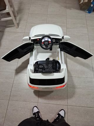 Coche eléctrico Audi Q5 blanco