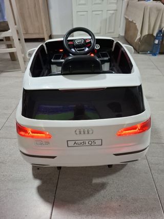 Coche eléctrico Audi Q5 blanco
