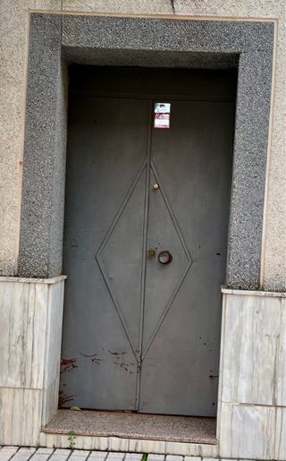 Puerta de hierro de dos hojas