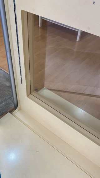 Mueble colgador góndola para ropa