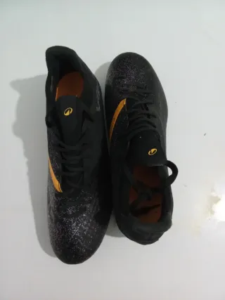 Botas de fútbol Kipsta Negras Talla 42