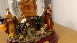 Figura Presépio com Globo Milano Collection