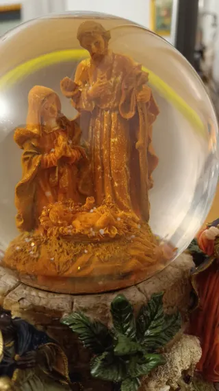 Figura Presépio com Globo Milano Collection