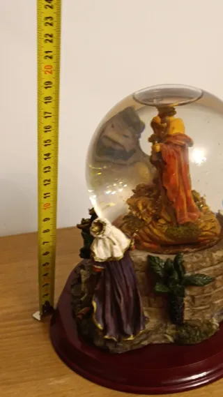 Figura Presépio com Globo Milano Collection