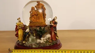 Figura Presépio com Globo Milano Collection