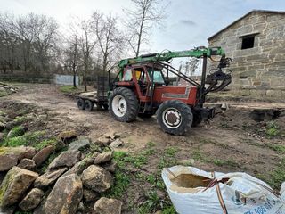 Tractor Fiat 130-90 con grúa forestal