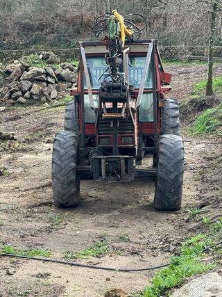 Tractor Fiat 130-90 con grúa forestal