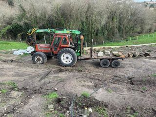 Tractor Fiat 130-90 con grúa forestal