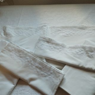 2 Juegos de Cama Bordados