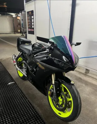 Yamaha R6R 2006 Negra y Amarilla