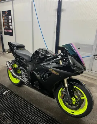 Yamaha R6R 2006 Negra y Amarilla