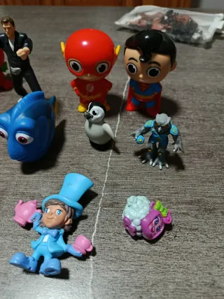 Lote figuras muñecos varios flash, Superman, Dory,