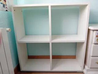 Cabecero blanco con flores