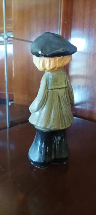 Figura casa DAURO Pintor con Boina y Pajarita