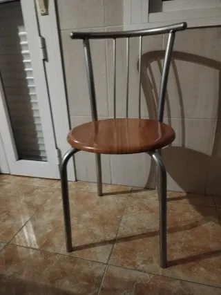 Mesa cocina extensible + 2 sillas más cristal