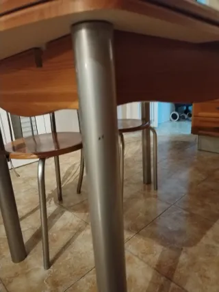 Mesa cocina extensible + 2 sillas más cristal