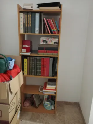 Estantería de madera