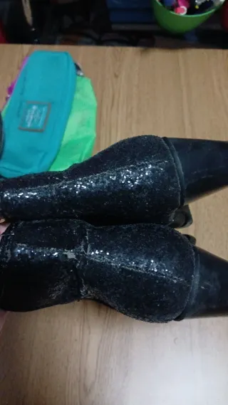 Botines negros con brillos