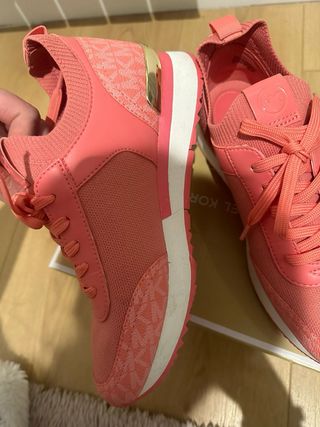 Zapatillas michael kors puestas 1 vez .