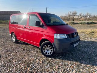 Volkswagen Transporter T5 2005 camperizada.