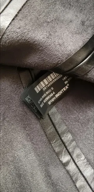 Top simi piel negro con cinturón