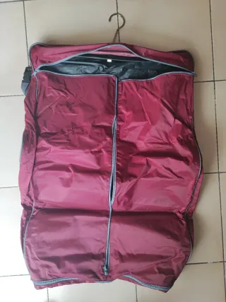 Appendiabiti da viaggio Q8