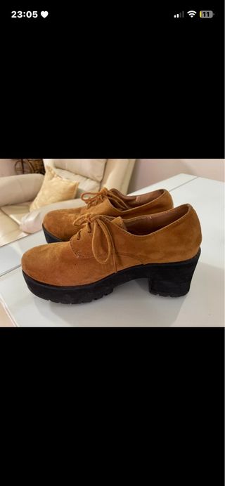 Zapatos de cordones marrones con plataforma