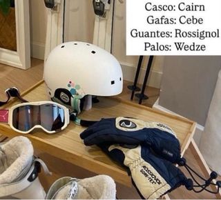 Casco, gafas y guantes de esquí