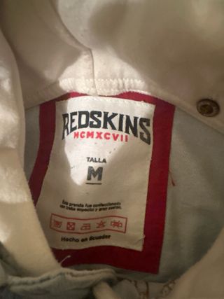 Chaqueta vaquera con capucha y mangas beige