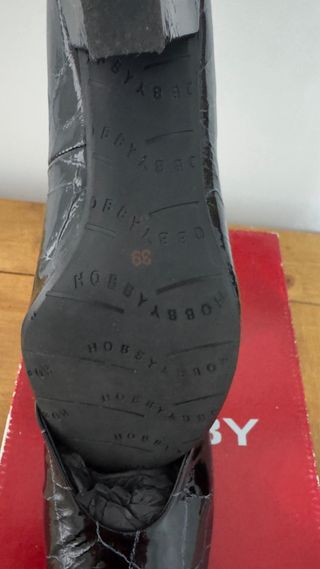 Zapatos tacón charol negros Hobby