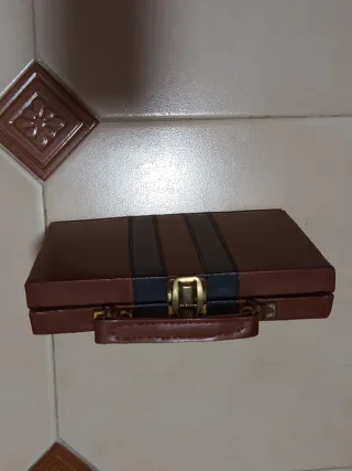 Juego de dominó clásico con caja