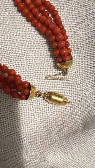 Collar antiguo coral con broche oro