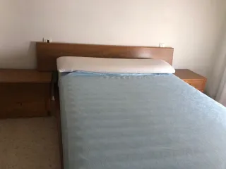 Conjunto Cama de 1,50 y  Mesillas Madera